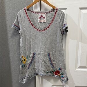 Johnny Was grey cap sleeve embroidered top with front kangaroo pocket size small